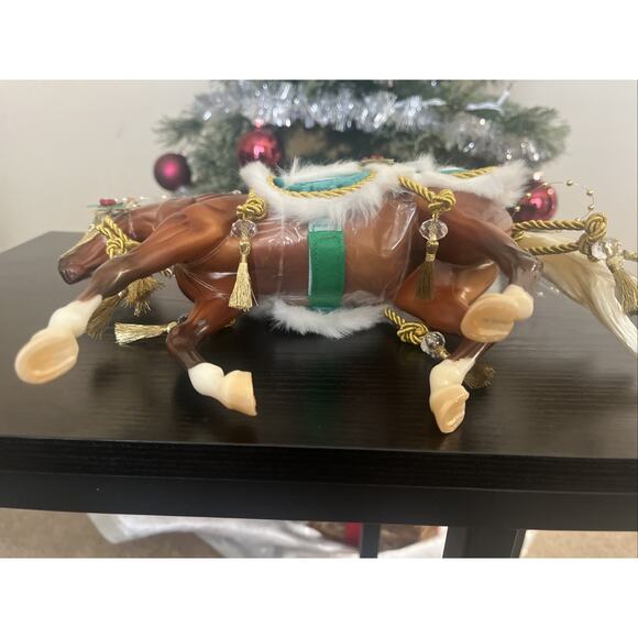 Breyer Holiday Christmas 2019 Minstrel Horse. Nice!! - Picture 8 of 10